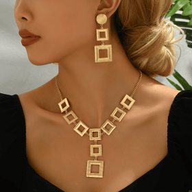 Lxalry 14K Gold Geometric Jewelry Set  Electroplated Necklace   Earrings Duo  Hypoallergenic 316L Gift For Everyday Chic To Evening Glamour (Option: L05)
